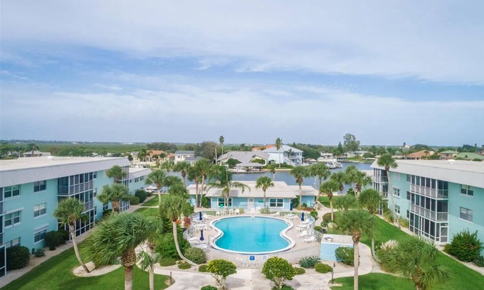 New Smyrna Beach Condo | Condo on Intercoastal Very Close to Beach in New Smyrna