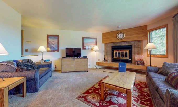 Mountain House Condo | Condo on Shuttle Route - Shared Hot Tubs, Views, Walk to the Slopes