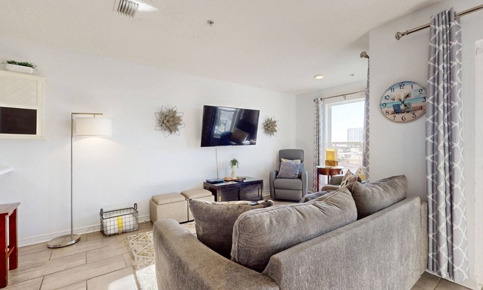 Navarre Beach Condo | Condo only steps from the beach with COMPLIMENTARY Beach Service