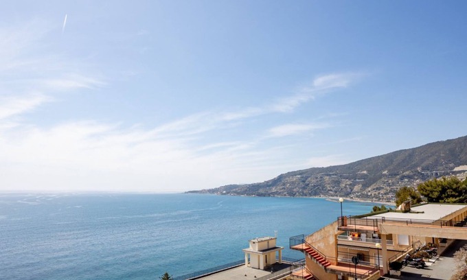 Ospedaletti Apartment | Condo Patrizia Seaside Holiday Apt x4 NEW!