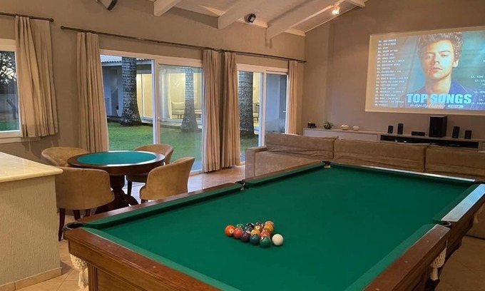 Sao Roque Condo | Condo Porta do Sol with security, single storey house overlooking Morro Saboó