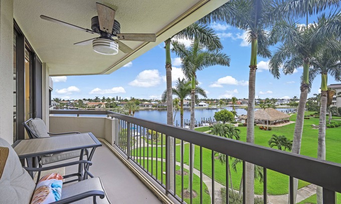 Marco Island Condo | Condo w/view of Clam Bay & pool/beach access