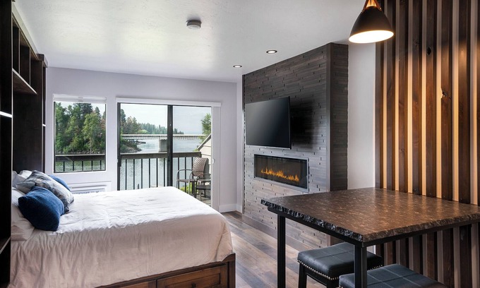 Bigfork Condo | Condo w/waterfront views, A/C & king-sized bed - Marina Cay Vista Della Baia