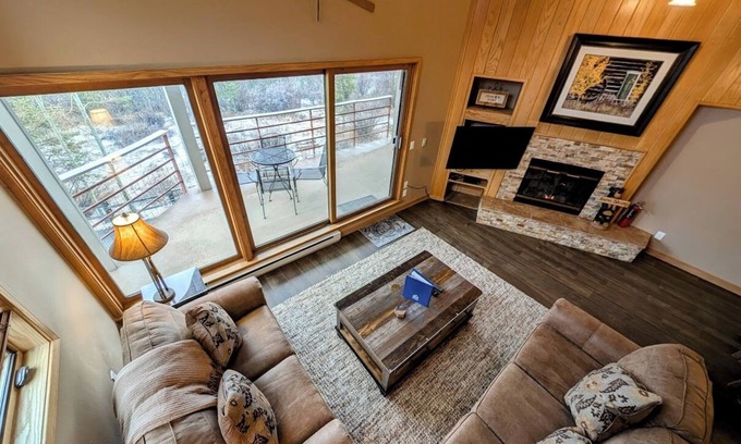 Mountain House Condo | Condo with a view and quick walk to the slopes