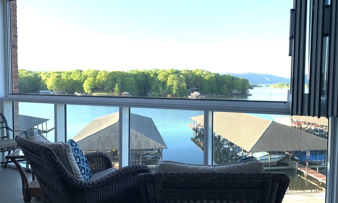 Smith Mountain Lake Condo | Condo with great Lake views. Come stay with us on your vacation ￼