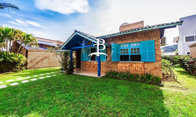 Ponta das Canas House | Condominium with pool House with terrace and barbecue