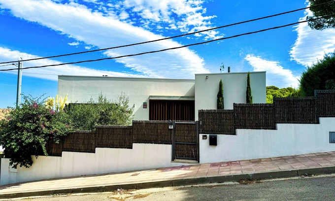 Pals Villa | CONILL Villa with sea views, private pool, air conditioning and wifi.