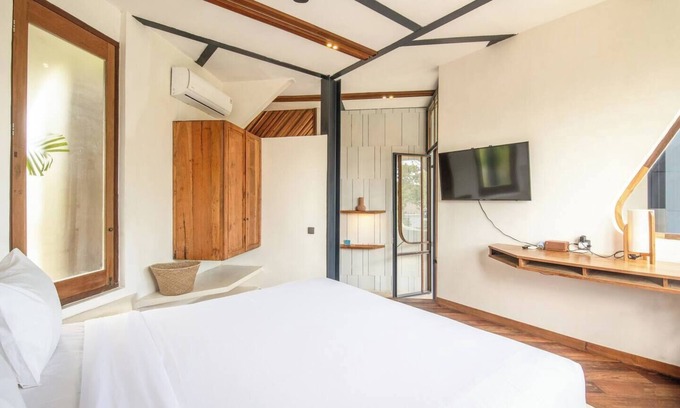 Pererenan Hotel | Contemporary 1-BR Loft with Art Deco shared pool