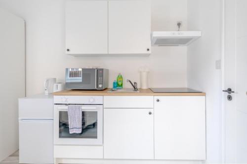 Dudden Hill Apartment | Contemporary 1BD Studio Flat - Willesden Green!