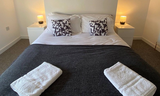 Lowestoft Apartment | Contemporary 2 Floor Flat with sea views!