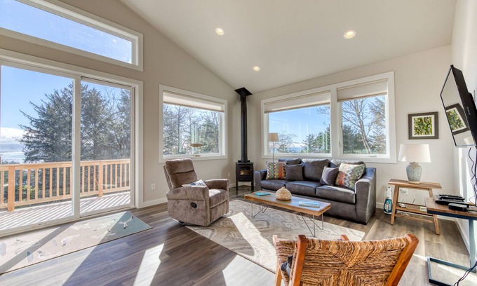 Oceanside House | Contemporary built dog-friendly house w/partial ocean views,