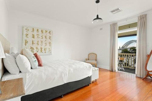 Millers Point Apartment | Contemporary Charm with Spectacular Harbour Views
