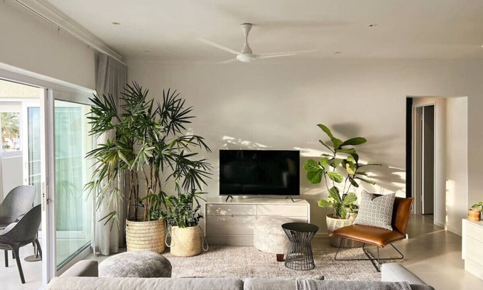 Clifton Apartment | Contemporary Clifton Apartment - Number 5104