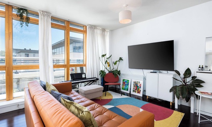 Kilmainham Apartment | Contemporary Dublin Apt | Balcony & Stunning Views