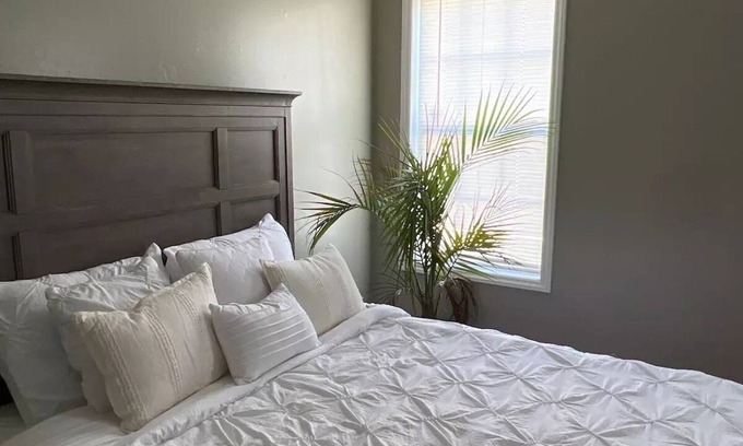 Fayetteville Bed & Breakfast | Contemporary Fay Get-a-Way