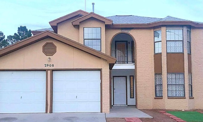 Biggs Field House | Contemporary house w/5 rooms for 13 ppl