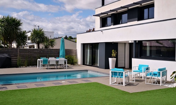 Vannes House | Contemporary house with private heated pool ideally located