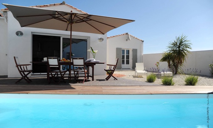 La Flotte House | CONTEMPORARY VILLA WITH INDIVIDUAL HEATED POOL, WIFI