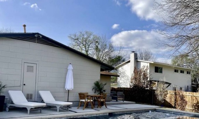 West Congress House | Contemporary WeCo Home with POOL & SPA!