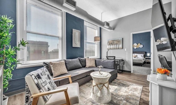 Gateway District Apartment | Continental 2B in Heart of DT Pool & Spa Gym