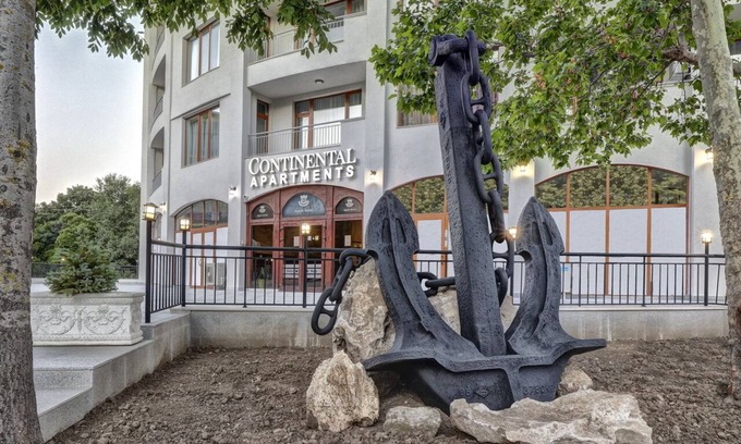 Golden Sands Apartment | Continental Apartments are located a 7-minute walk from Golden Sands Centre