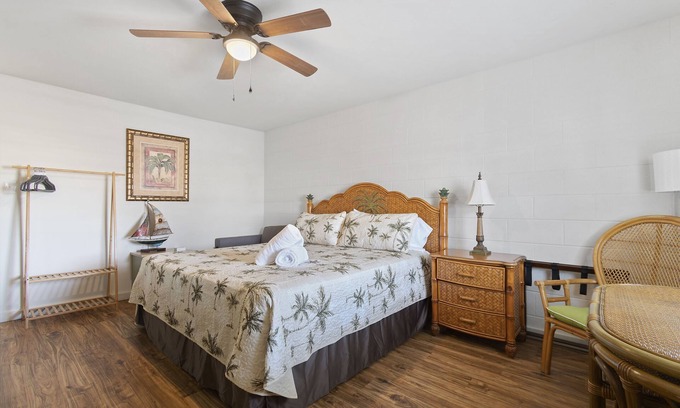 Sunset Beach Condo | Continental Motel - well-maintained, pet friendly, studio room close to the beach