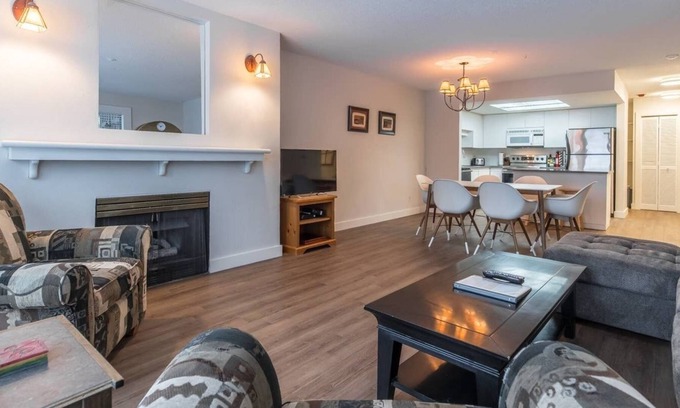 Blueberry Hill Apartment | Convenient and cozy Whistler Getaway