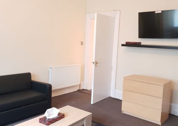 Glenisla Apartment | Convenient, Clean and Comfortable Flat in Dundee