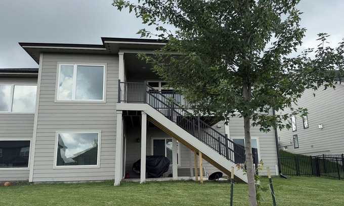 Waukee House | Convenient functional quiet 5 bedroom 3 bath home in Clive.