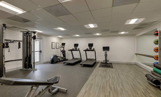 San Jose Resort | Convenient Location! Close to Norman Y. Mineta Airport, with Outdoor Pool!