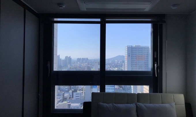 Seongnae-dong Apartment | Convenient transportation in downtown Daegu,South Korea,with breakfast includedn