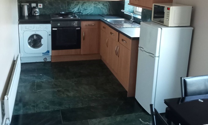 Bradford Apartment | Conveniently located 2-Bedroom Appartment - Great value for money