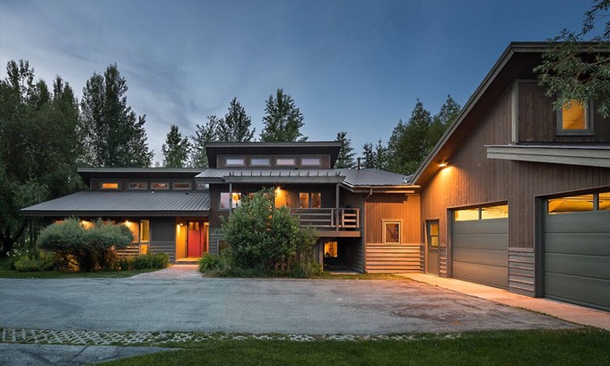 Indian Trails Villa | Conveniently located villa with Scandinavian vibe and western features