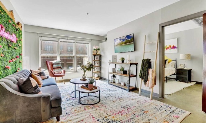 Short North Condo | Convention Center and Arena District Suite