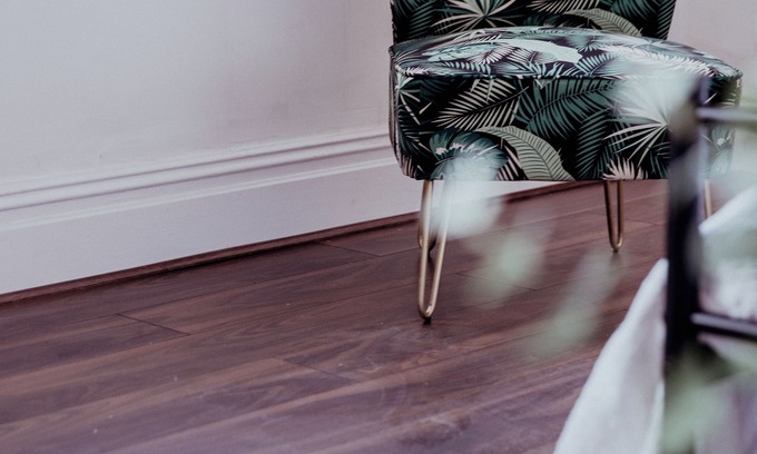 Hepworth Apartment | Converted bank: centre of Town (split apartment)