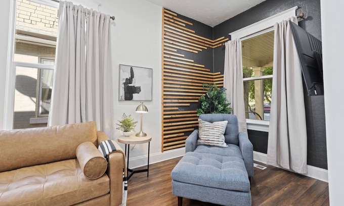 East Central House | Cool Historic Remodel, 5 min walk to the U