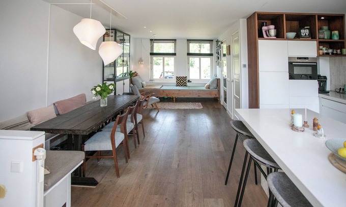 IJplein en Vogelbuurt House | Coolest House on the Block - Tranquil Location, Just 10 Minutes to the City