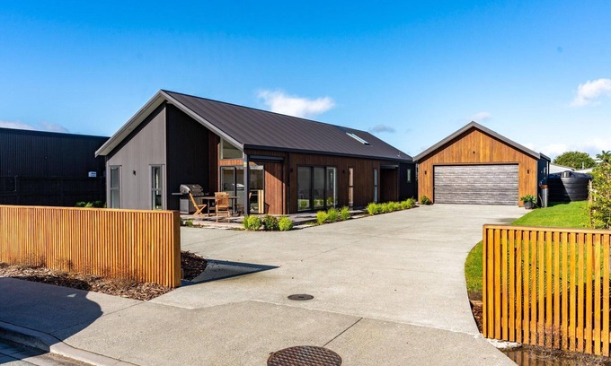 Mangawhai House | Cooper Bach - Modern, well-equipped, family friendly home - small dogs on request
