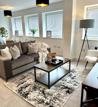 Waterloo Apartment | Copper Suite - 2Bed Elegance - Parking
