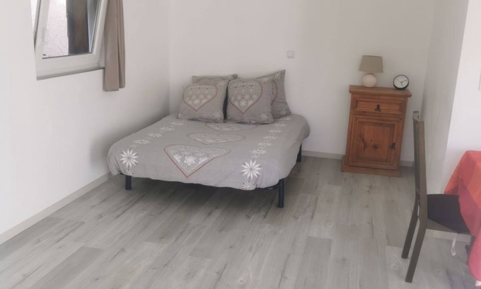 Saint-Alban-du-Rhone Apartment | Coquet Studio Climatisé et Privatif à Saint-alban-du-rhone