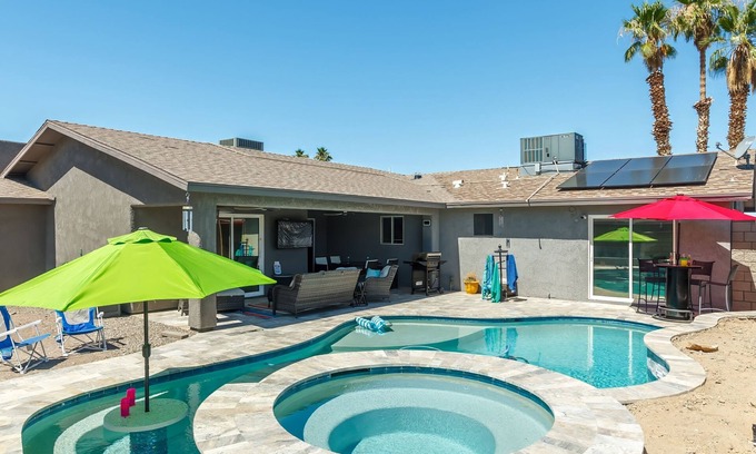 Lake Havasu City House | Coral Beauty! Heated Pool & Spa!