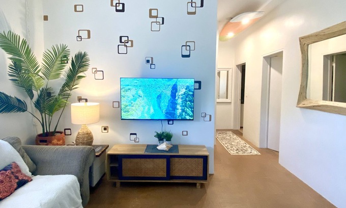 Red Hook Apartment | Coral Corner 2 King Bedrooms with Pool. Walk to Red Hook
