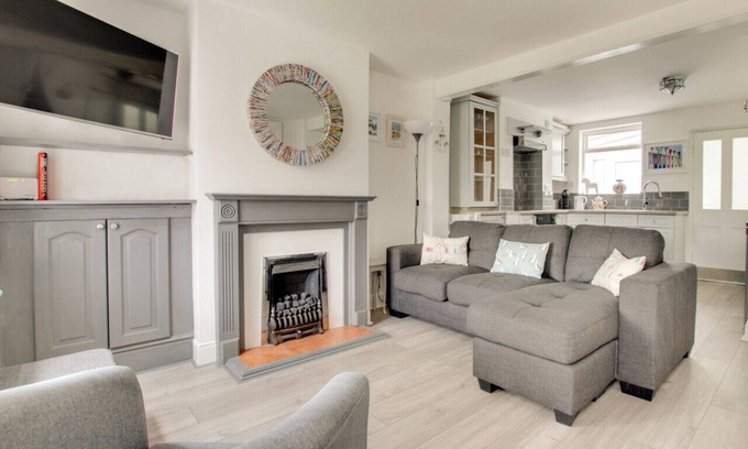 Kessingland House | Coral Cottage - Two Bedroom House, Sleeps 4