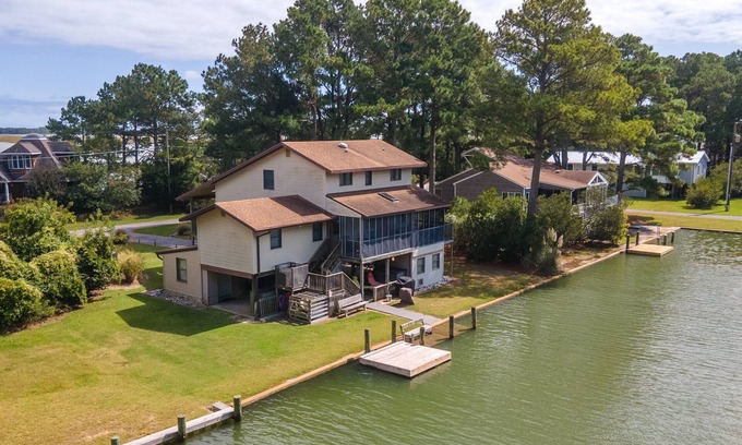 Deep Hole House | Coral Cove - fun waterfront home with floating dock and amazing patios