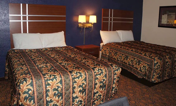 Waite Park House | Coratel Inn & Suites By Jasper Waite Park - Comfort 2 Queen Bed Non-Smoking