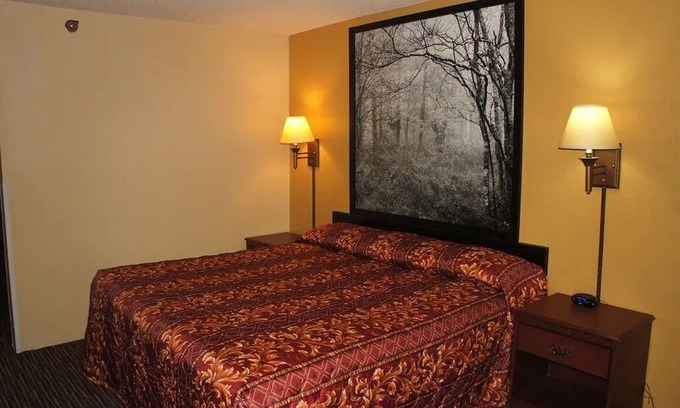 Stillwater Hotel | Coratel Inn & Suites Stillwater - Deluxe 1 King Bed Non-Smoking