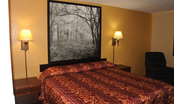 Stillwater Hotel | Coratel Inn & Suites Stillwater - Standard 1 King Bed Non-Smoking