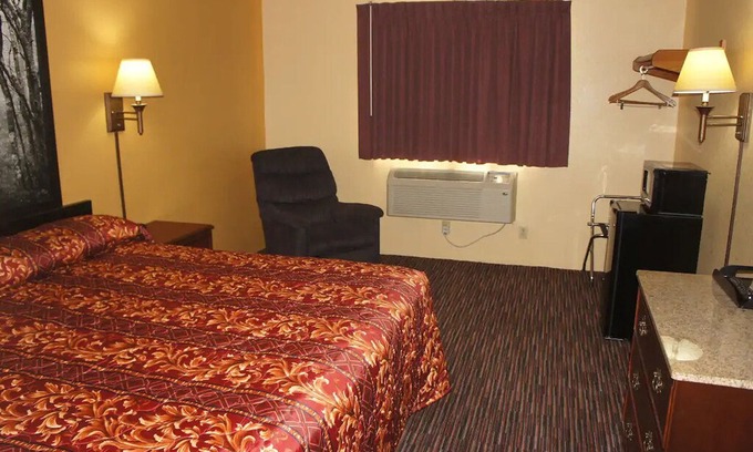 Stillwater Hotel | Coratel Inn & Suites Stillwater - 1 King Accessible Non-Smoking