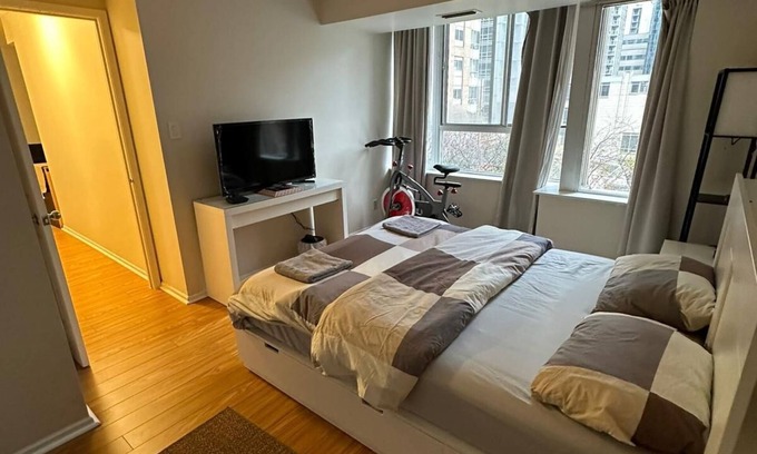 Bay Street Corridor Condo | Core of Downtown-Near Eaton Centre, Nathan Phillips Square