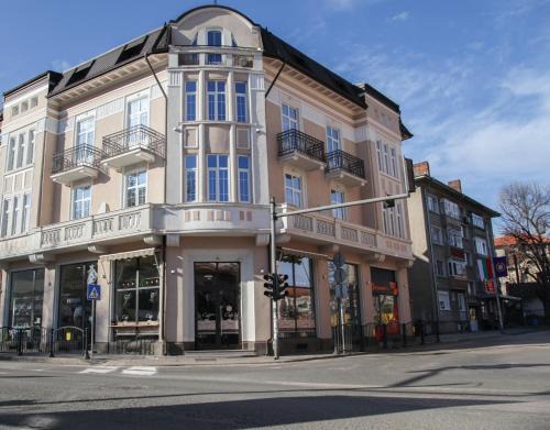 Slivek Apartment | Corner House